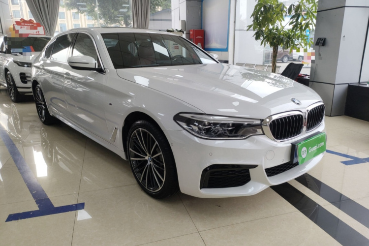 宝马5系 2020款 530Li 尊享型 M运动套装车身外观3