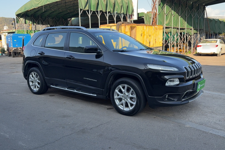 Jeep 自由光 2017款 2.0L 优越版车身外观6002