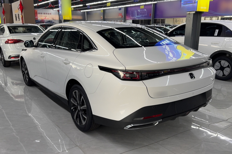 长安 逸动 2025款 蓝鲸 1.5T 500Bar尊贵型车身外观6005