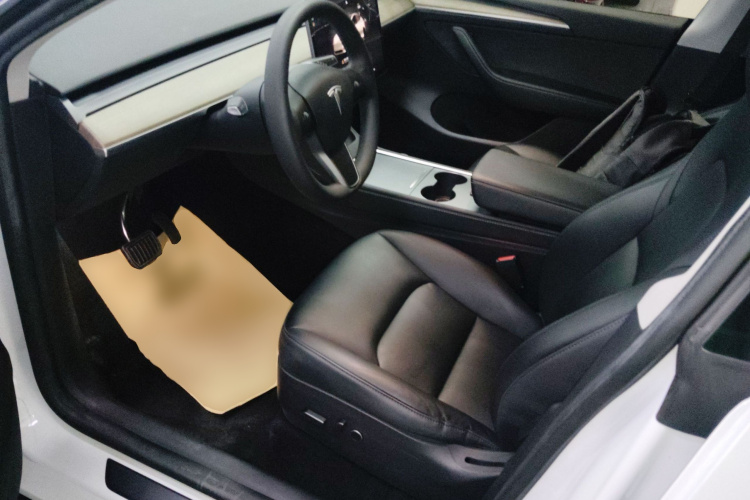 特斯拉 Model Y 2022款 改款 后轮驱动版中控内饰19