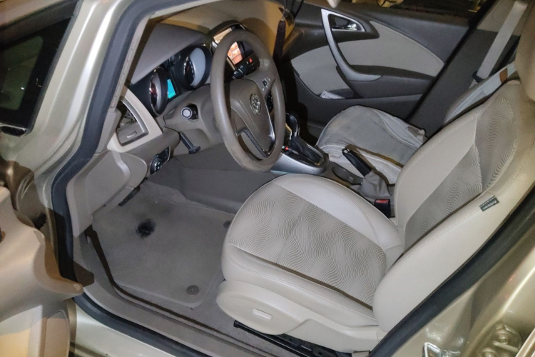 别克 英朗 2013款 GT 1.6L 自动时尚版中控内饰20