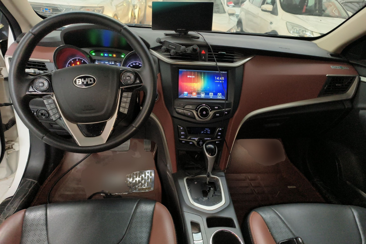 比亚迪G5 2014款 1.5TID 自动旗舰型中控内饰7002