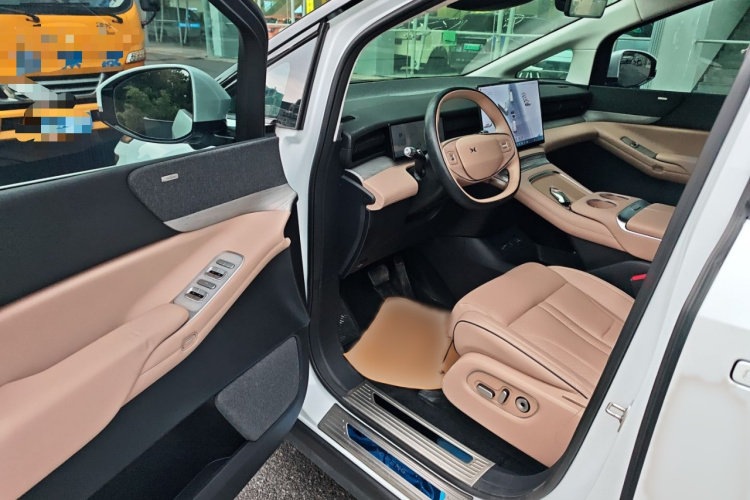 小鹏X9 2024款 702超长续航Max中控内饰7003