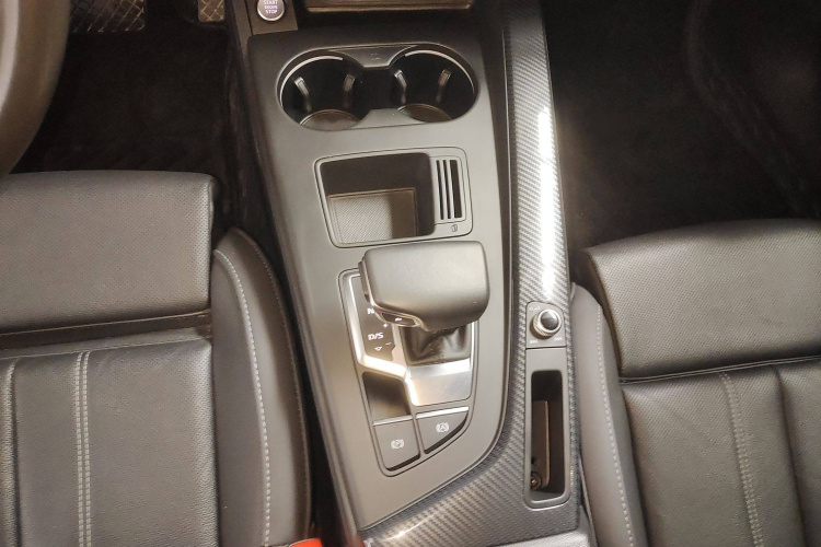 奥迪A4L 2020款 40 TFSI 时尚动感型局部细节9002