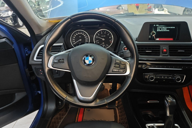 宝马1系 2017款 118i 运动型中控内饰13