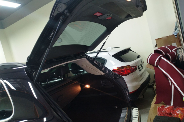 大众 途锐 2011款 3.0TSI 标配型机舱底盘23