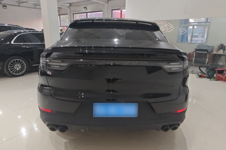 保时捷 2023款 Cayenne Coupé 3.0T 铂金版车身外观6