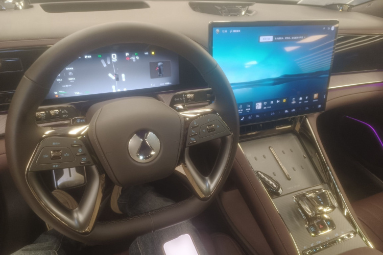 腾势Z9GT 2024款 1100四驱Ultra版中控内饰7002