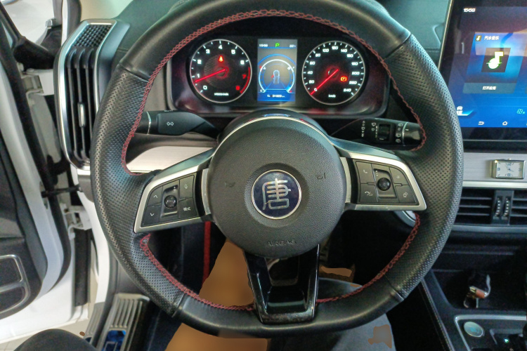 比亚迪 唐 2019款 2.0T 自动智联尊悦型 7座 国VI中控内饰13