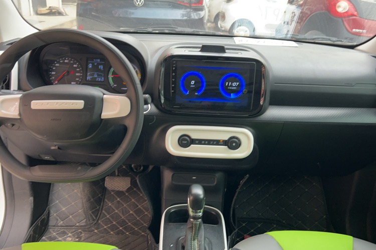 荣威 科莱威CLEVER 2021款 302km新四座超能版中控内饰7003