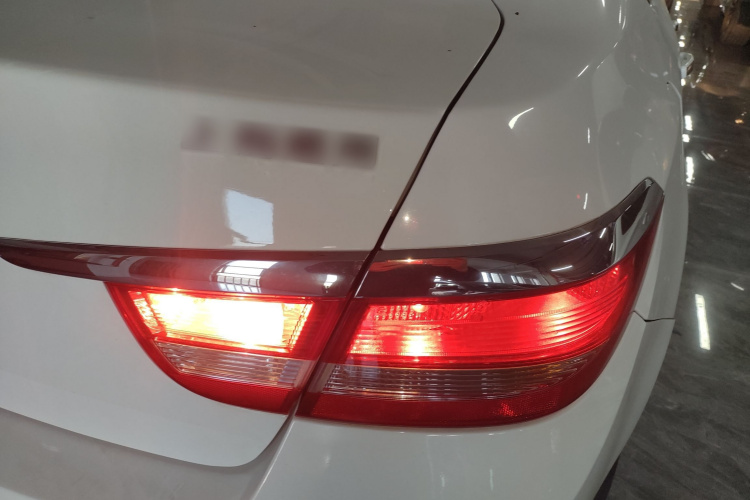 别克 英朗 2013款 GT 1.6L 自动时尚版车身外观9