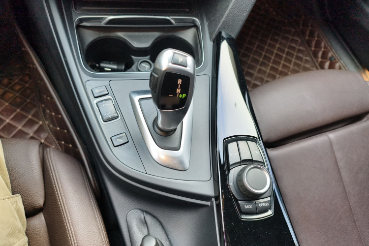 宝马3系 2018款 320Li 时尚型局部细节18