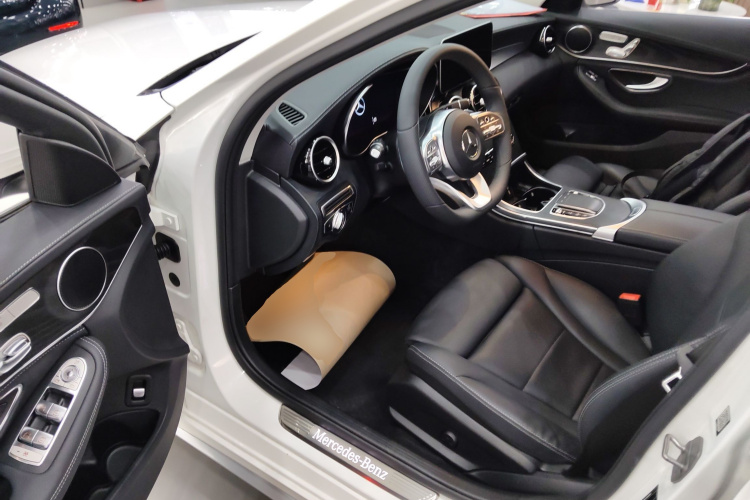 奔驰C级 2020款 改款 C 260 L 运动版中控内饰20