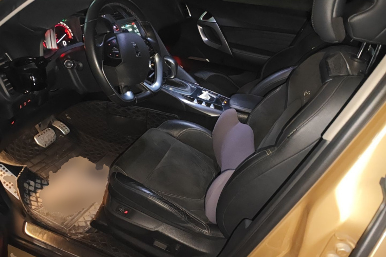 DS 5 2015款 1.8T 60周年限量版THP200中控内饰19