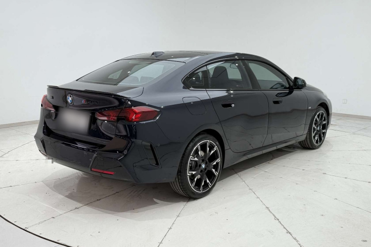 宝马2系 2025款 225L M运动曜夜套装车身外观6006