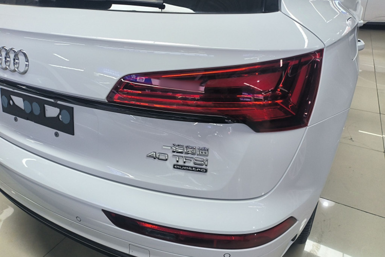 奥迪Q5L 2022款 40T 时尚动感型车身外观6006