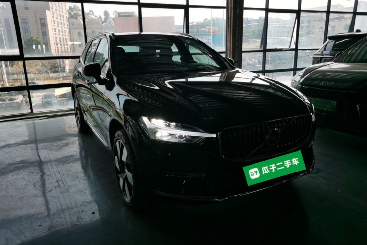 沃尔沃XC60新能源 2025款 插电式混动 长续航四驱智雅豪华版车身外观3