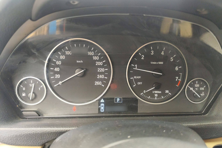 宝马3系 2015款 320i 超悦版时尚型局部细节14