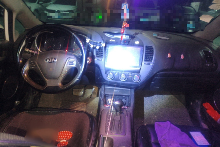 起亚K3 2015款 1.6L 自动GLS中控内饰7002