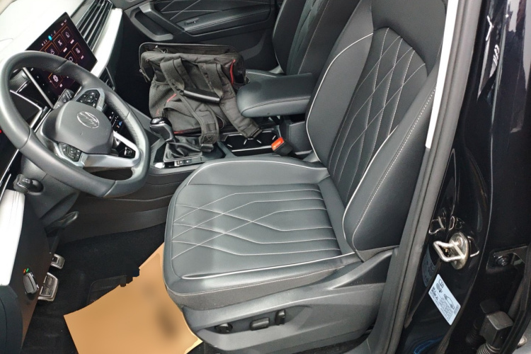 大众 途观L 2024款 出众款 330TSI 自动两驱R-Line龙耀版中控内饰19