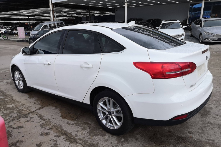 福特 福克斯 2018款 三厢经典 EcoBoost 180 自动精英型车身外观6003