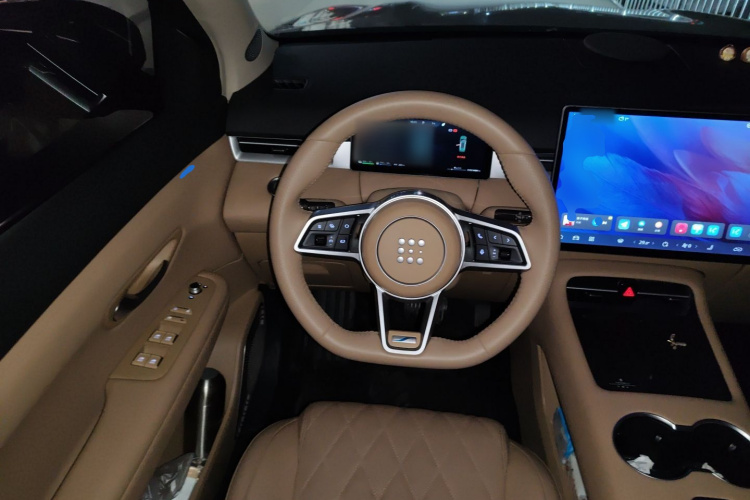 蓝电E5 PLUS 2026款 165km 长续航先享版Ultra 7座中控内饰13