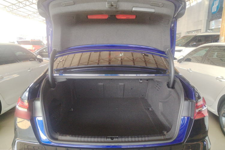 奥迪A6L 2019款 40 TFSI 豪华动感型机舱底盘23