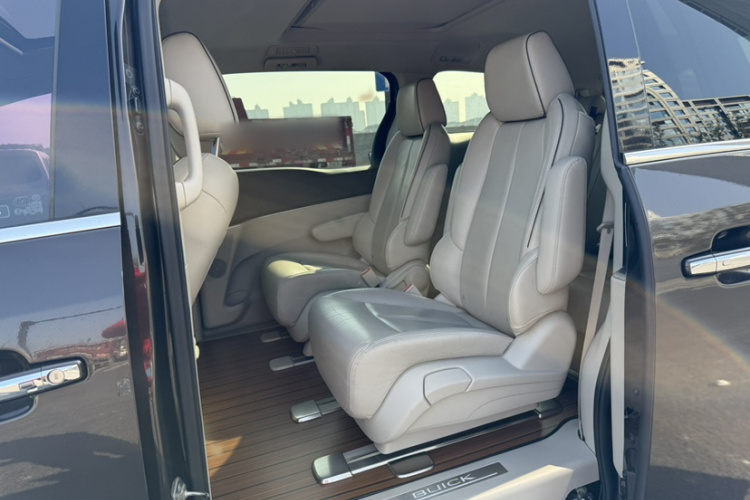 别克GL8 2020款 陆上公务舱 652T 尊贵型中控内饰7015