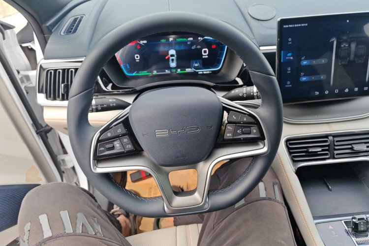 比亚迪 宋PLUS新能源 2023款 冠军版 DM-i 110KM 旗舰PLUS局部细节13