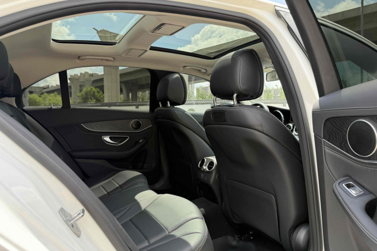 奔驰C级 2017款 改款 C 200 L 运动版中控内饰7004