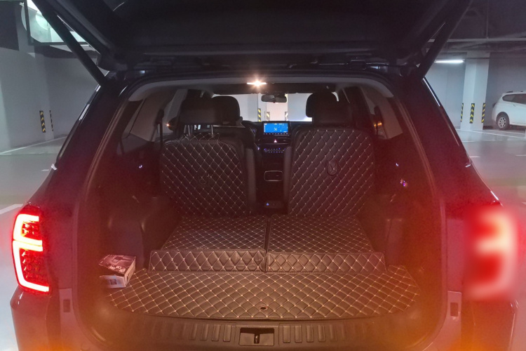 现代 胜达 2019款 380 TGDi TOP 自动两驱旗舰版 国VI机舱底盘23