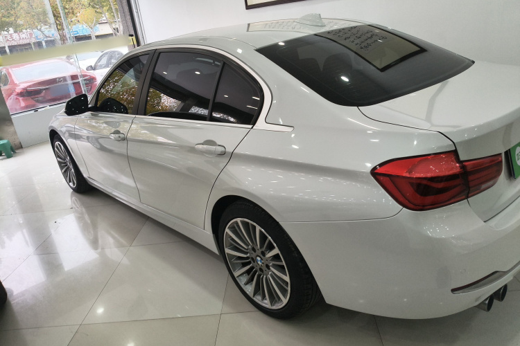 宝马3系 2019款 320Li 时尚型车身外观4