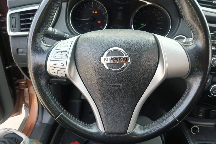 日产 奇骏 2015款 2.0L CVT舒适MAX版 2WD中控内饰13