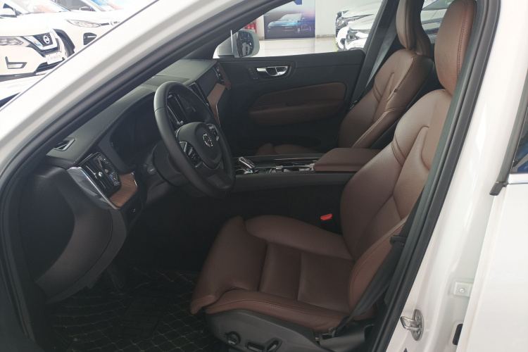 沃尔沃XC60 2025款 B5 四驱智远豪华版中控内饰19