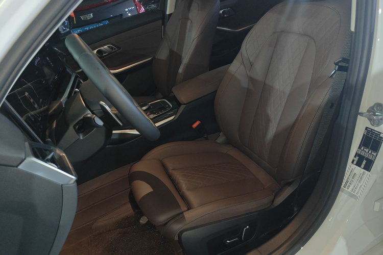 宝马3系 2024款 320Li M运动套装中控内饰19