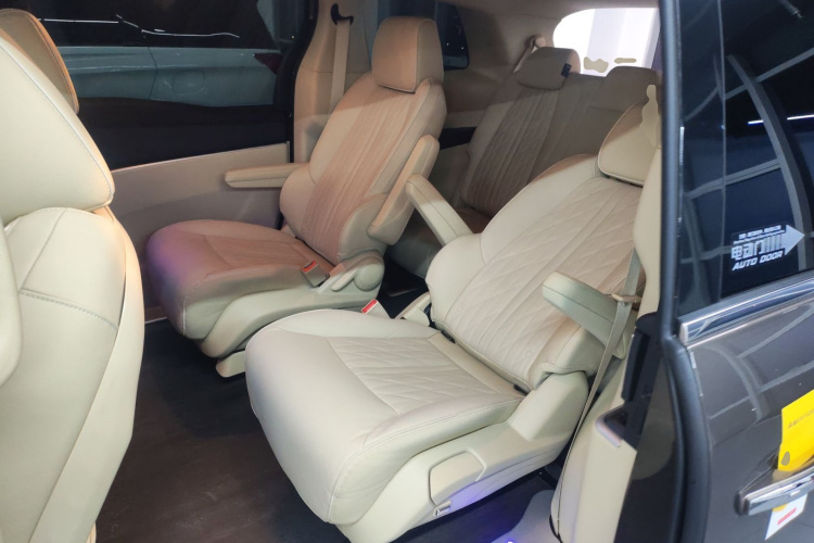 别克GL8 2023款 改款 陆上公务舱 豪华型中控内饰7004