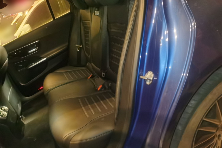 奔驰C级 2022款 C 260 L 运动版中控内饰21