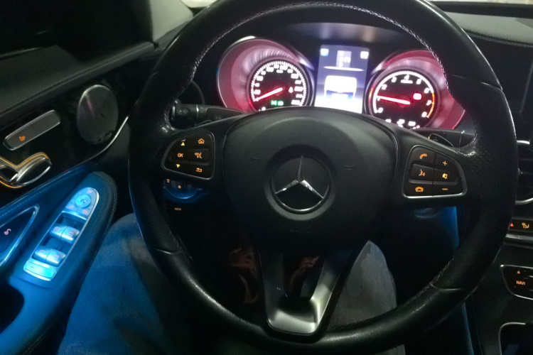 奔驰C级 2017款 改款 C 200 L 运动版中控内饰13