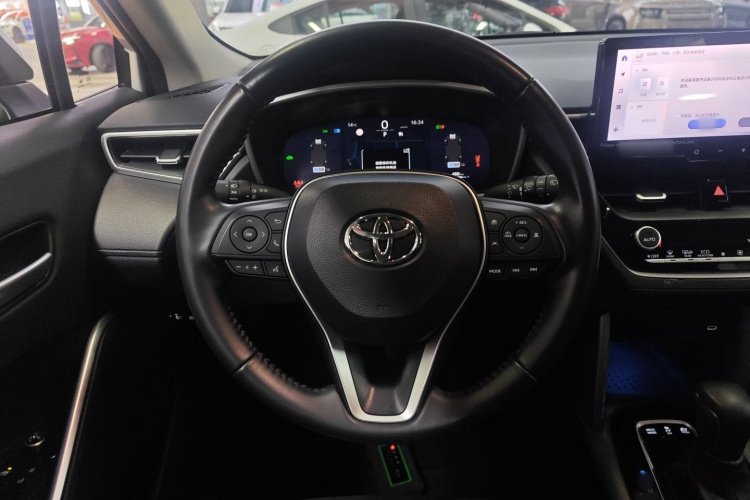 丰田 锋兰达 2023款 2.0L 智能电混双擎 尊贵版中控内饰13