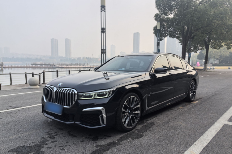 宝马7系 2021款 740Li 领先型 M运动套装车身外观6003