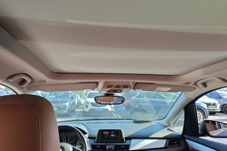 宝马2系旅行车 2016款 218i 时尚型局部细节22