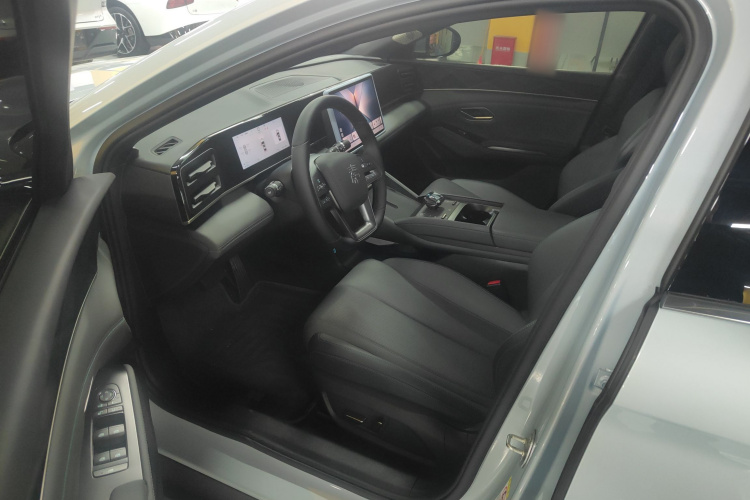 比亚迪 秦L 2025款 DM-i 智驾版 120KM领先型局部细节19