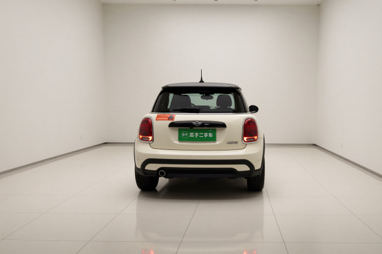 MINI 2022款 改款 1.5T COOPER 艺术家车身外观6