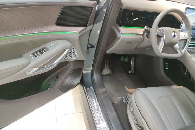 腾势N9 2025款 尊荣型中控内饰20