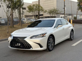雷克萨斯ES 2023款 200 卓越版