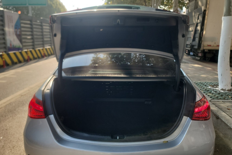 奔驰C级 2022款 改款 C 260 L 运动版机舱底盘23