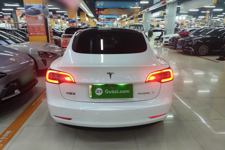 特斯拉 Model 3 2022款 后轮驱动版车身外观6