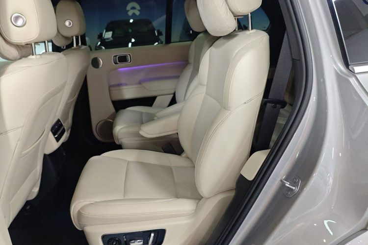 理想汽车 理想L8 2023款 Pro中控内饰7006