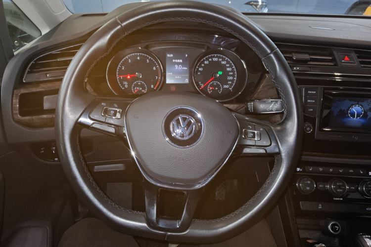 大众 2016款 途安L 330TSI DSG豪华版局部细节13