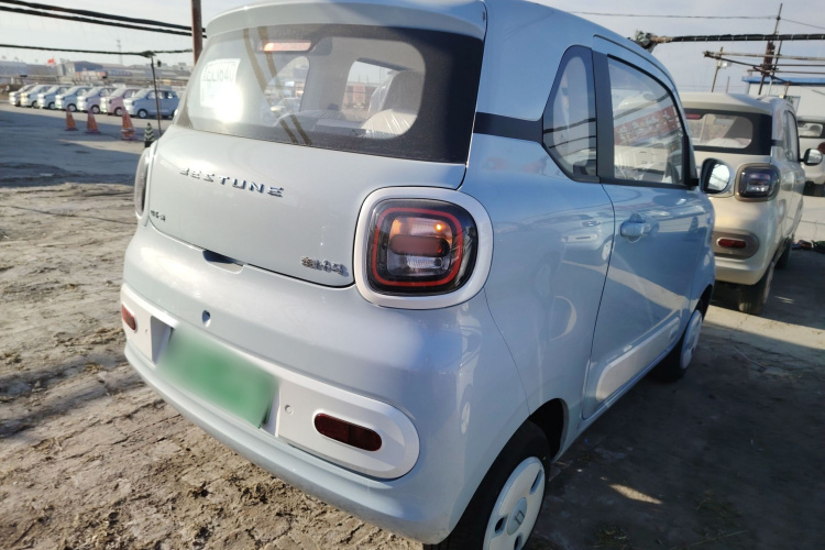 奔腾小马 2026款 222km 萌趣马 Plus车身外观7